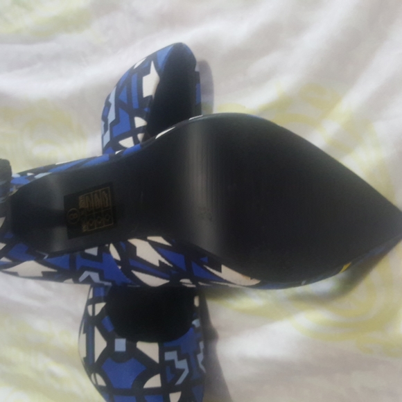 Shoes - Picture 9 of 9